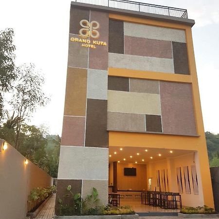 Grand Kuta Hotel 外观 照片