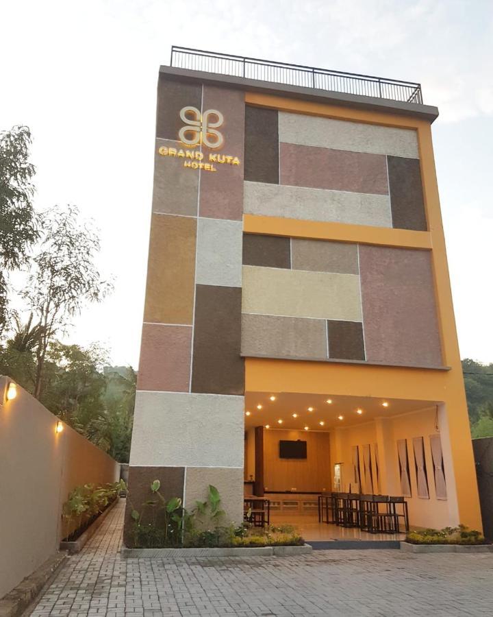 Grand Kuta Hotel 外观 照片